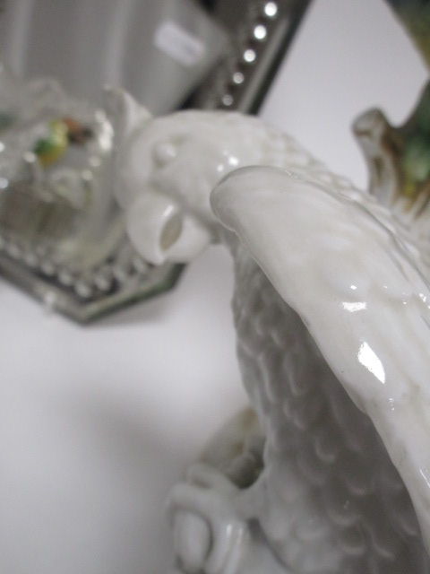 A small group of Continental glass and ceramics, including a pair of parrots, a blanc de chine - Image 3 of 7
