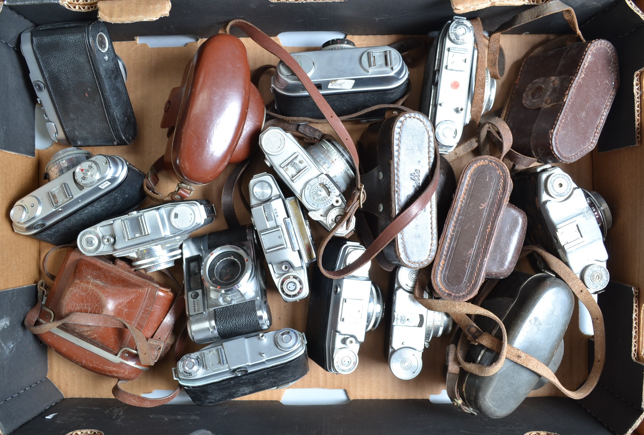 A Tray of Viewfinder Cameras, manufacturers including Agfa, Braun, Arette, and other examples. AF