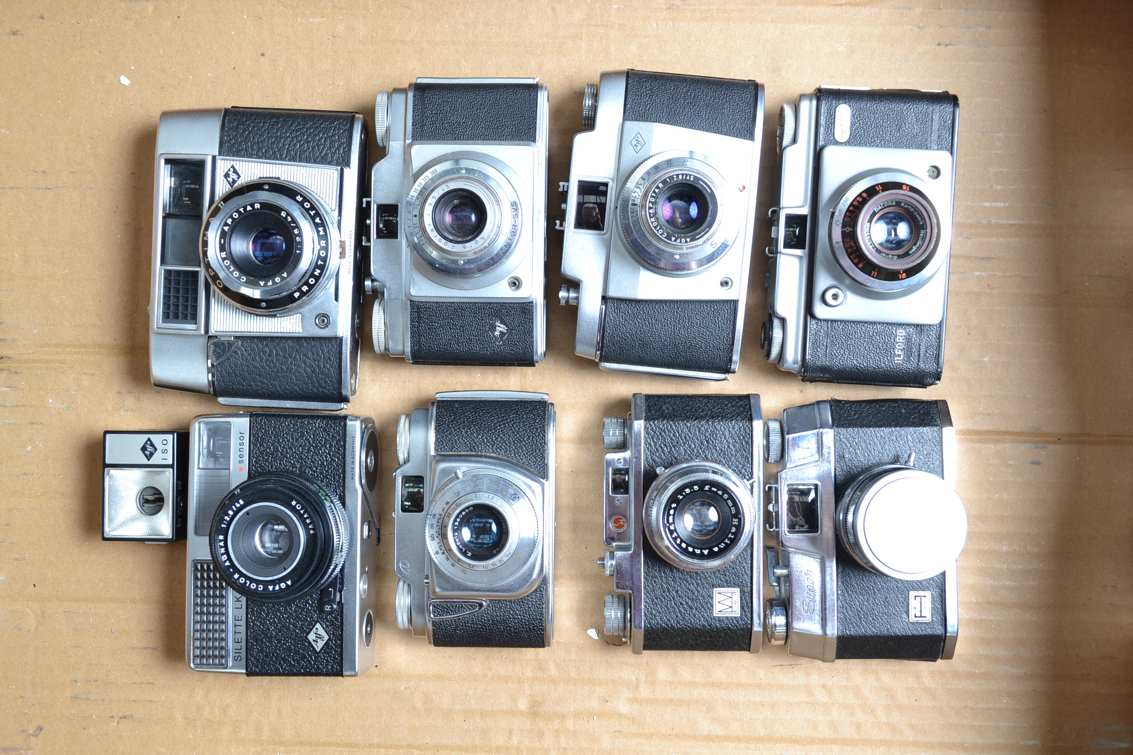 A Tray of Viewfinder Cameras, including a Halina 35X, 35X Super, Beirette, Agfa Silette 2, 3, Optima