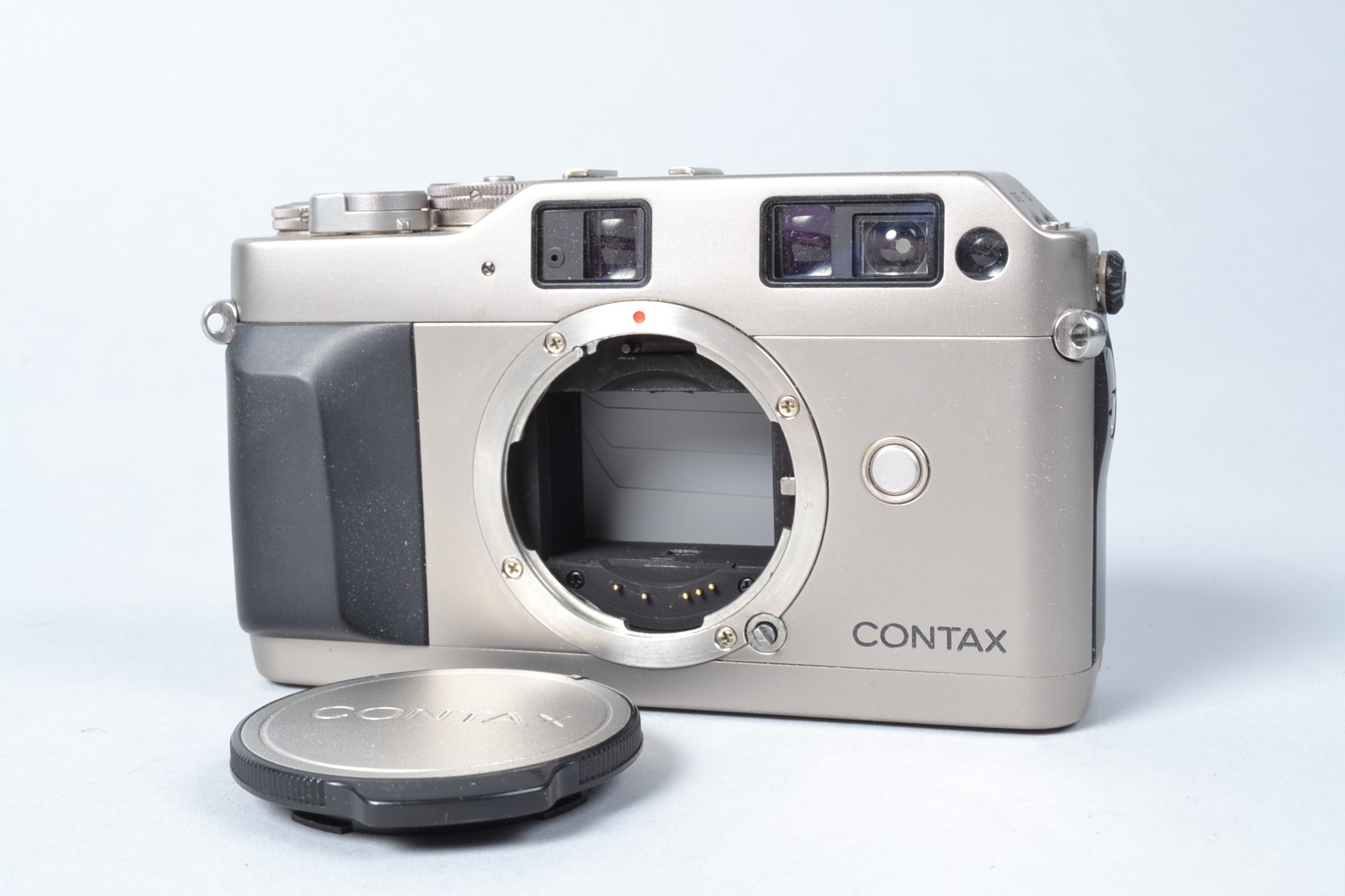 A Contax GI 35mm Body, serial no 015895, body VG, powers up, shutter fires, otherwise untested, with