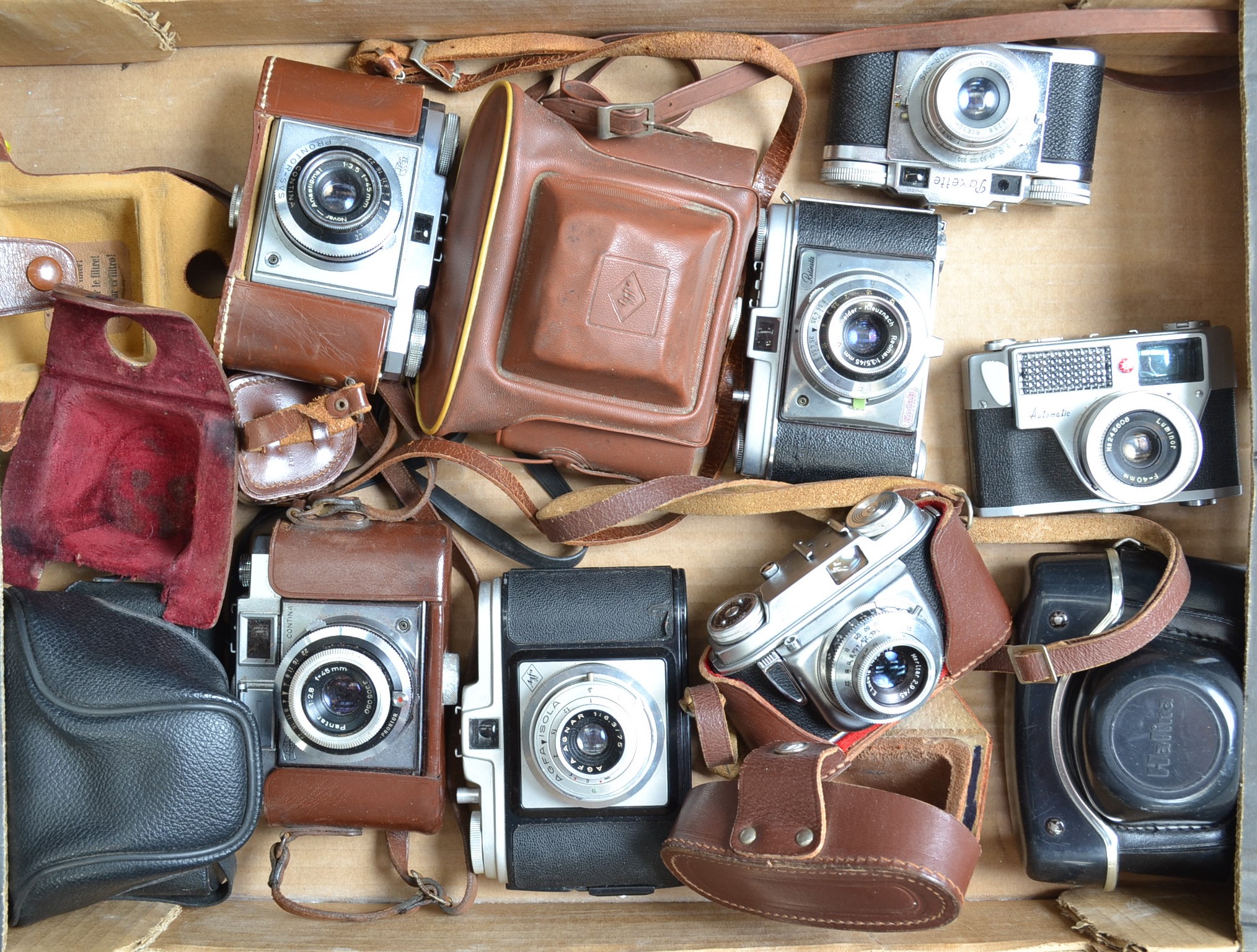 A Tray of Viewfinder Cameras, including a Zeiss Ikon Contina, Prontor SVS, Braun Paxette, Beirette