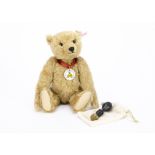 A Steiff Club Edition 2004 Franz teddy bear, 3913 for the year with Steiff seal, in original bag