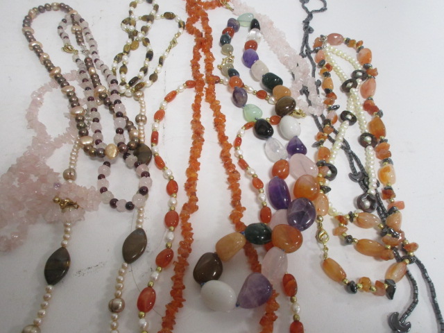 Several hardstone and seed pearl necklaces, to include tigers eye and mixed pebble stone