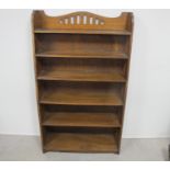 An Arts and Crafts solid oak floor standing bookcase, comprising of six fixed graduated shelfs, 92cm