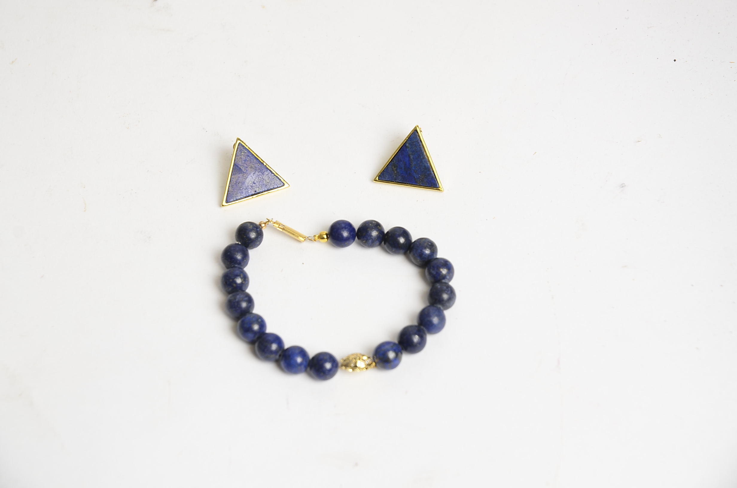 A Lapis lazuli panther bracelet, with panthers head and beads, together with two triangular lapis - Image 2 of 2