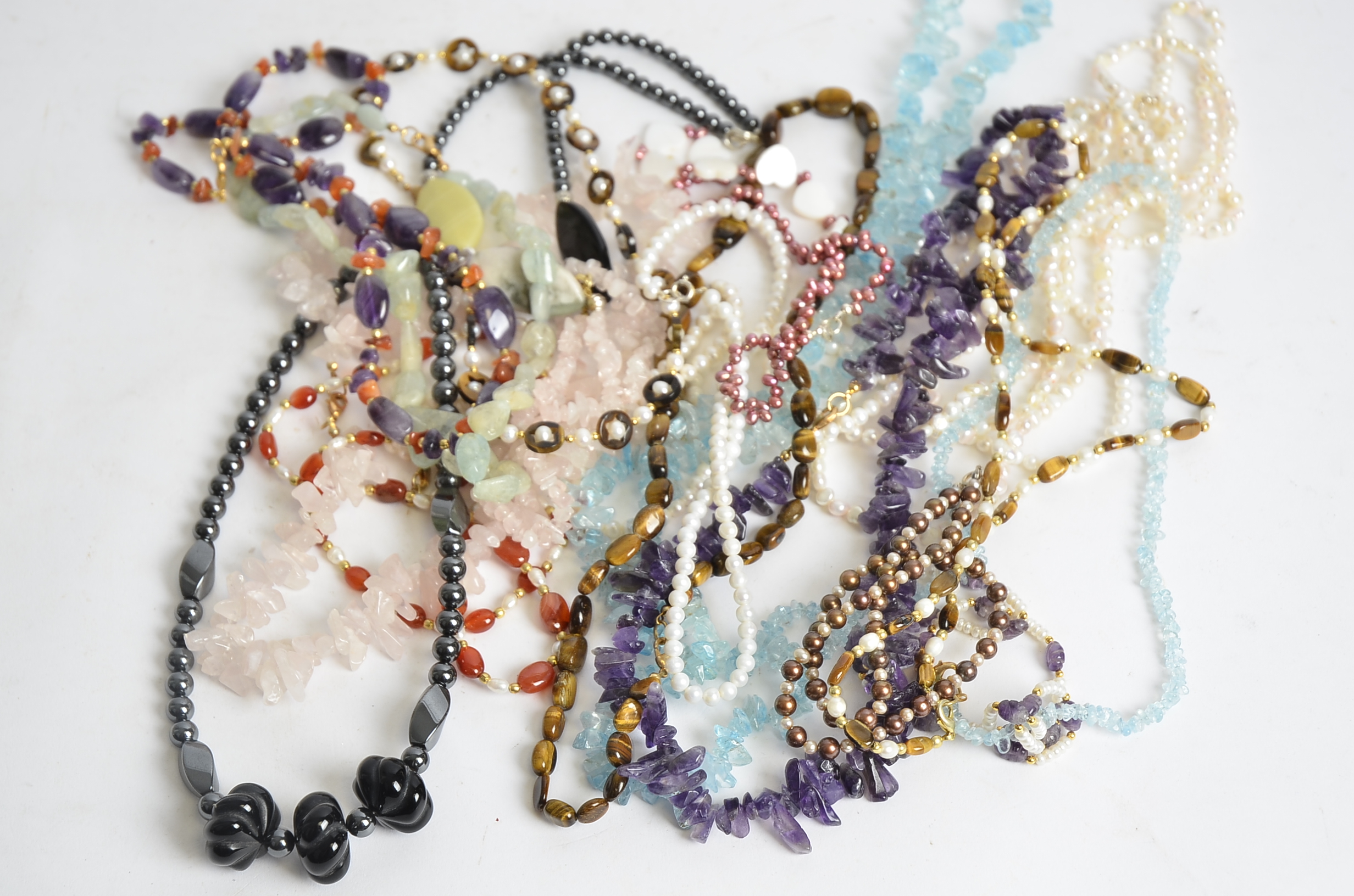 A quantity of costume jewellery, to include hardstone and seed pearl necklaces to include rose - Image 2 of 2