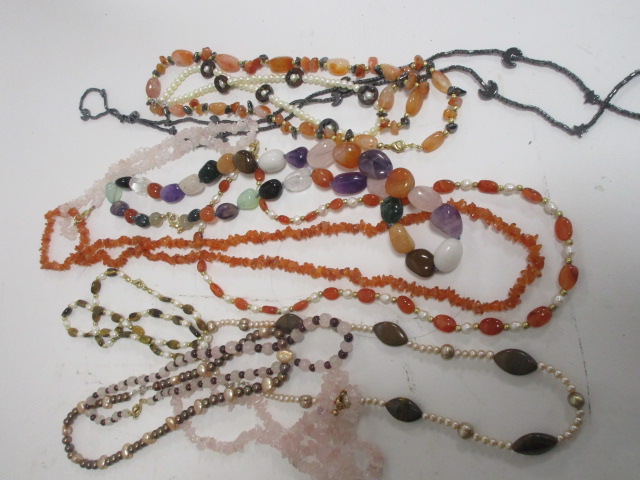 Several hardstone and seed pearl necklaces, to include tigers eye and mixed pebble stone - Image 2 of 2