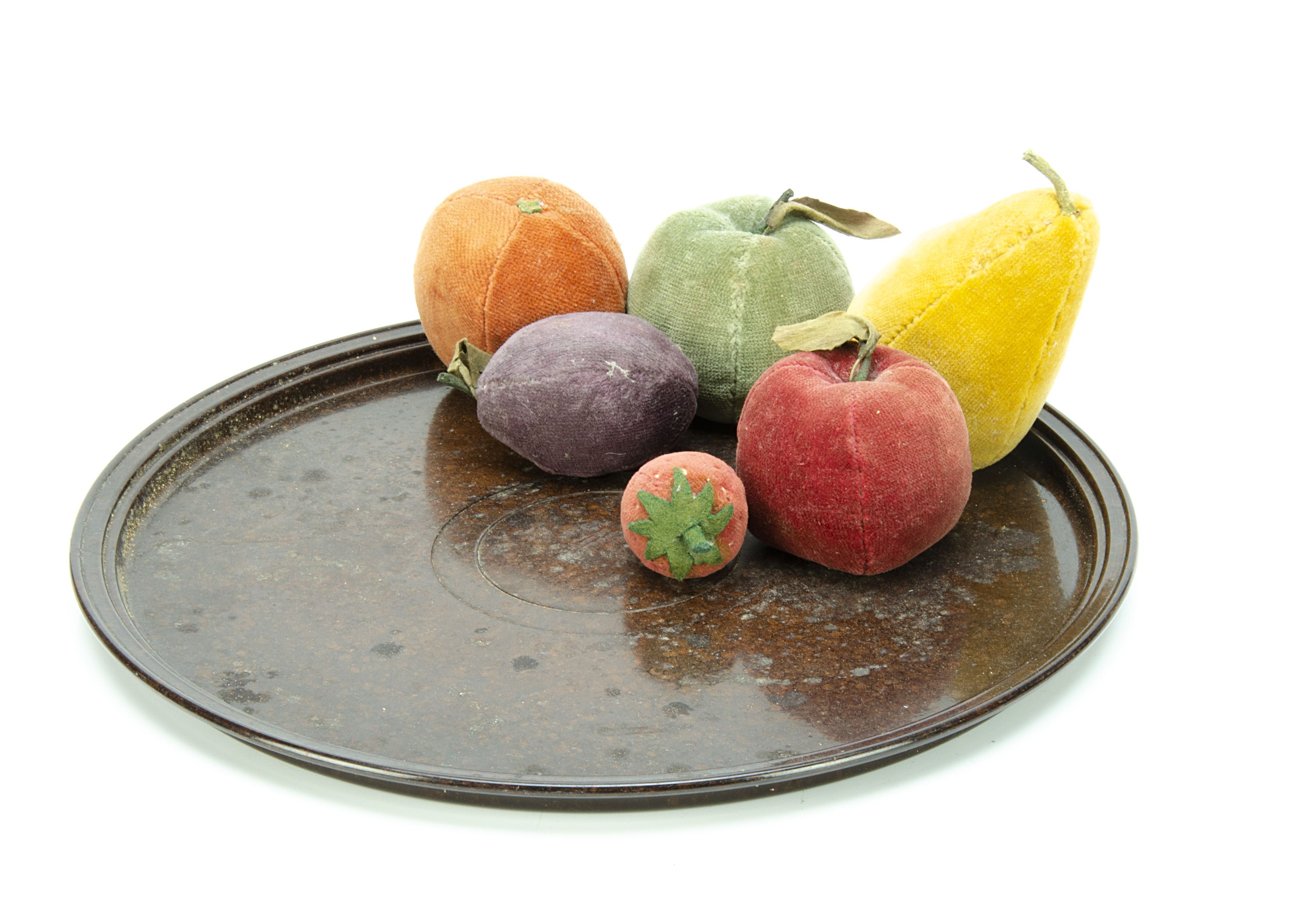 A collection of Art Deco felt faux fruit, including a peach, apple, pear, plum, strawberry, in a - Image 2 of 2