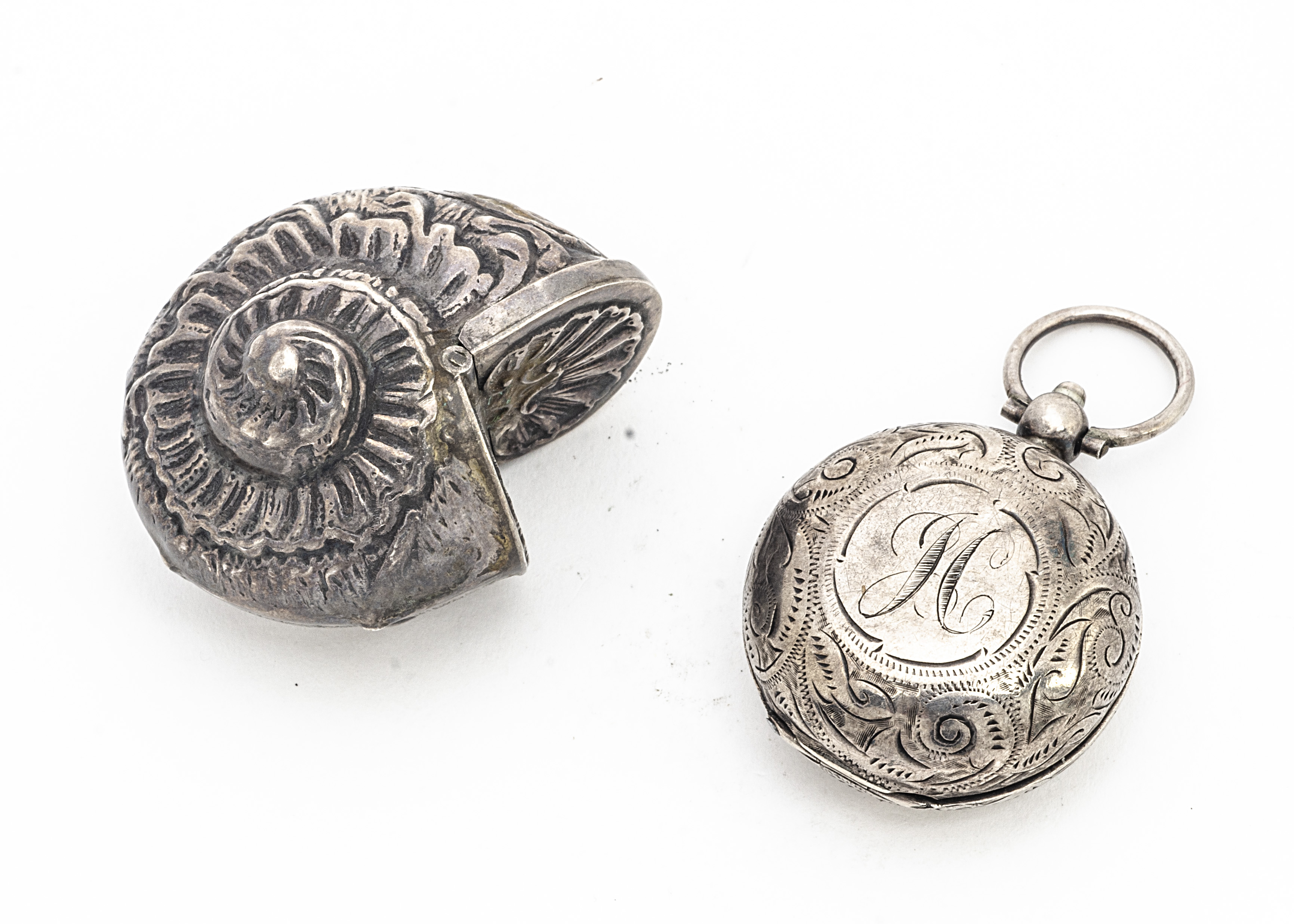 Two silver collectables, including a sovereign case and an ammonite shell shaped small case (2)