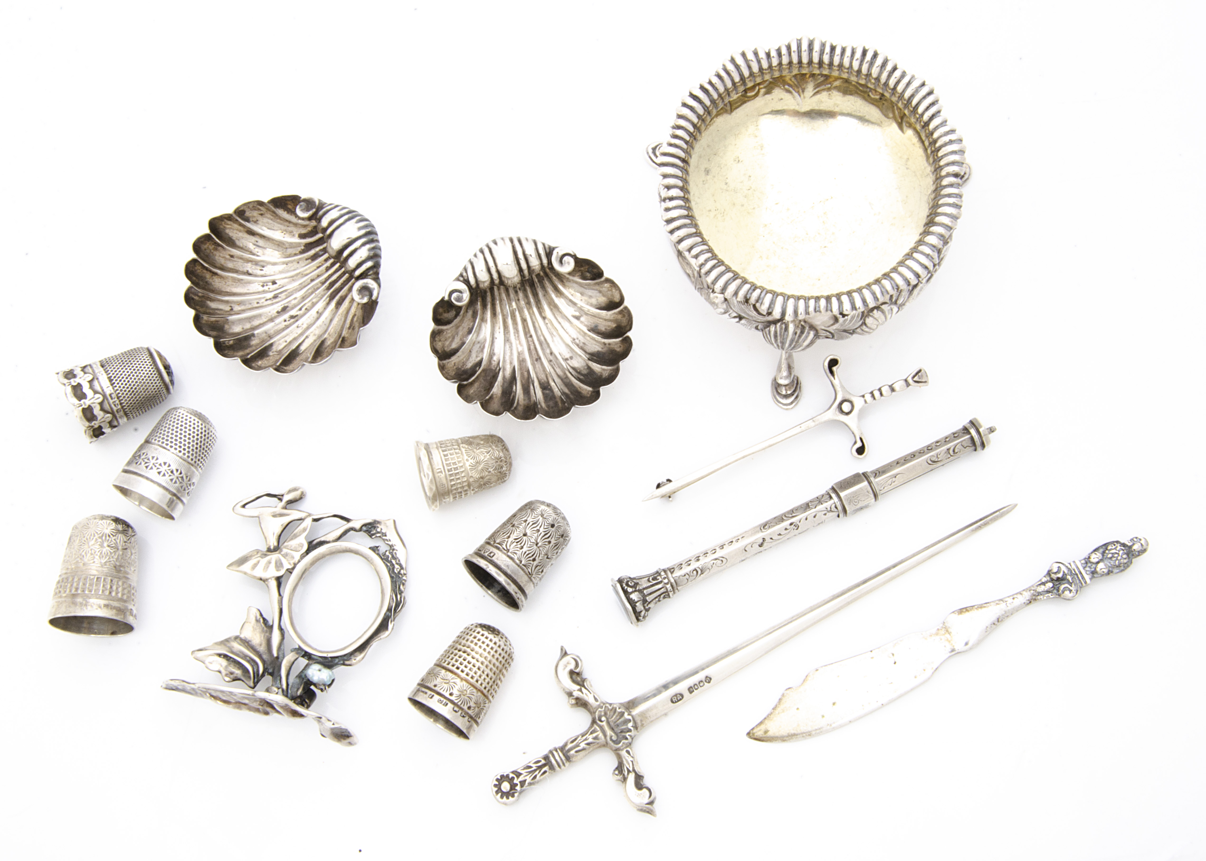 A small group of silver and white metal collectables, including a cauldron salt, a pair of shell