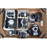 A Tray of Minolta Cameras, a Minolta Dynax 4, with 35-105mm f/3.5-4.5 AF zoom lens, Dynax 5, with