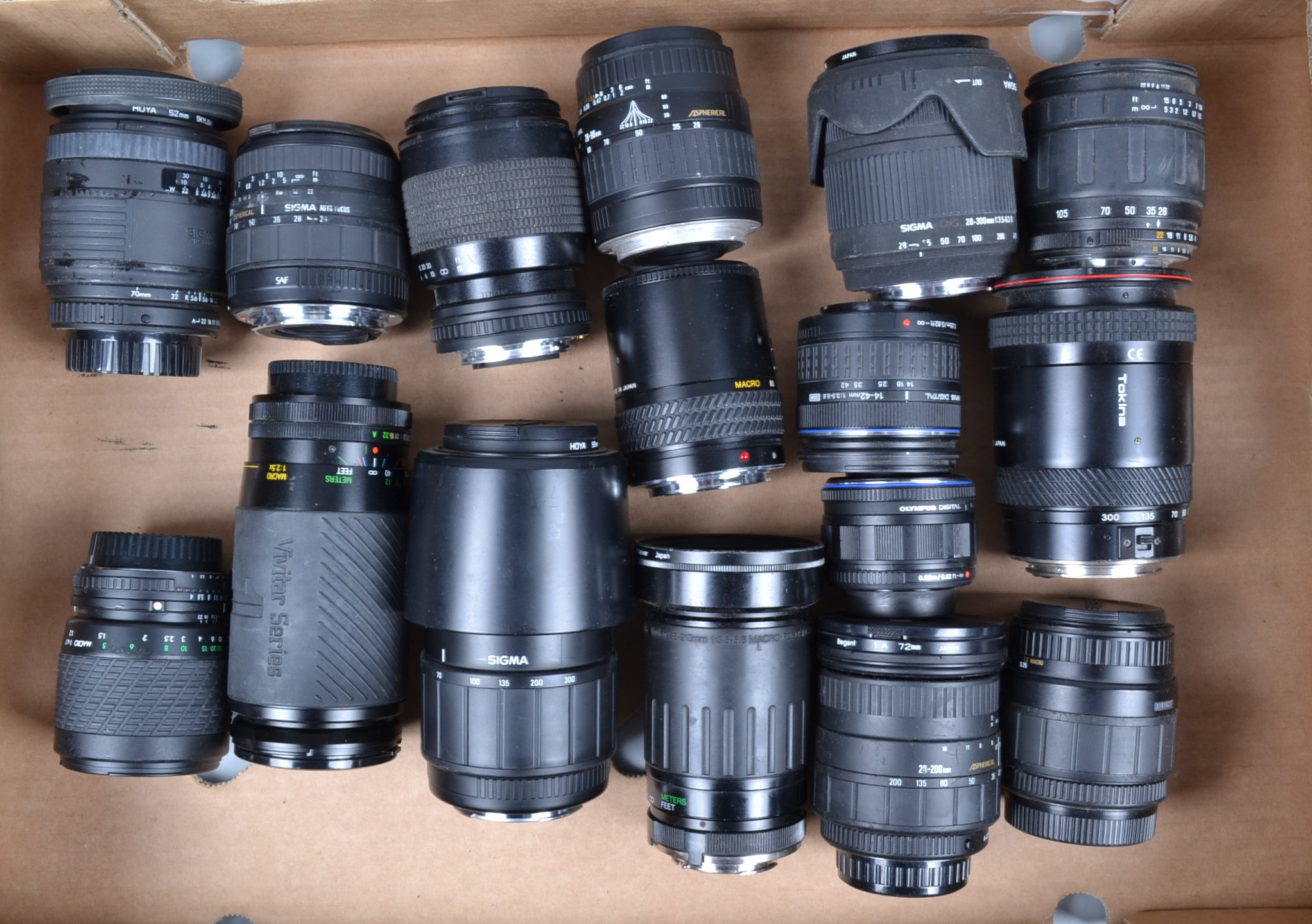 A Tray of AF Zoom Lenses, various mounts, manufacturers include Sigma, Vivitar, Olympus, Tokina