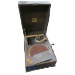 A table gramophone, HMV Model 461, in quarter-veneered oak case with gilt fittings, No 4 soundbox