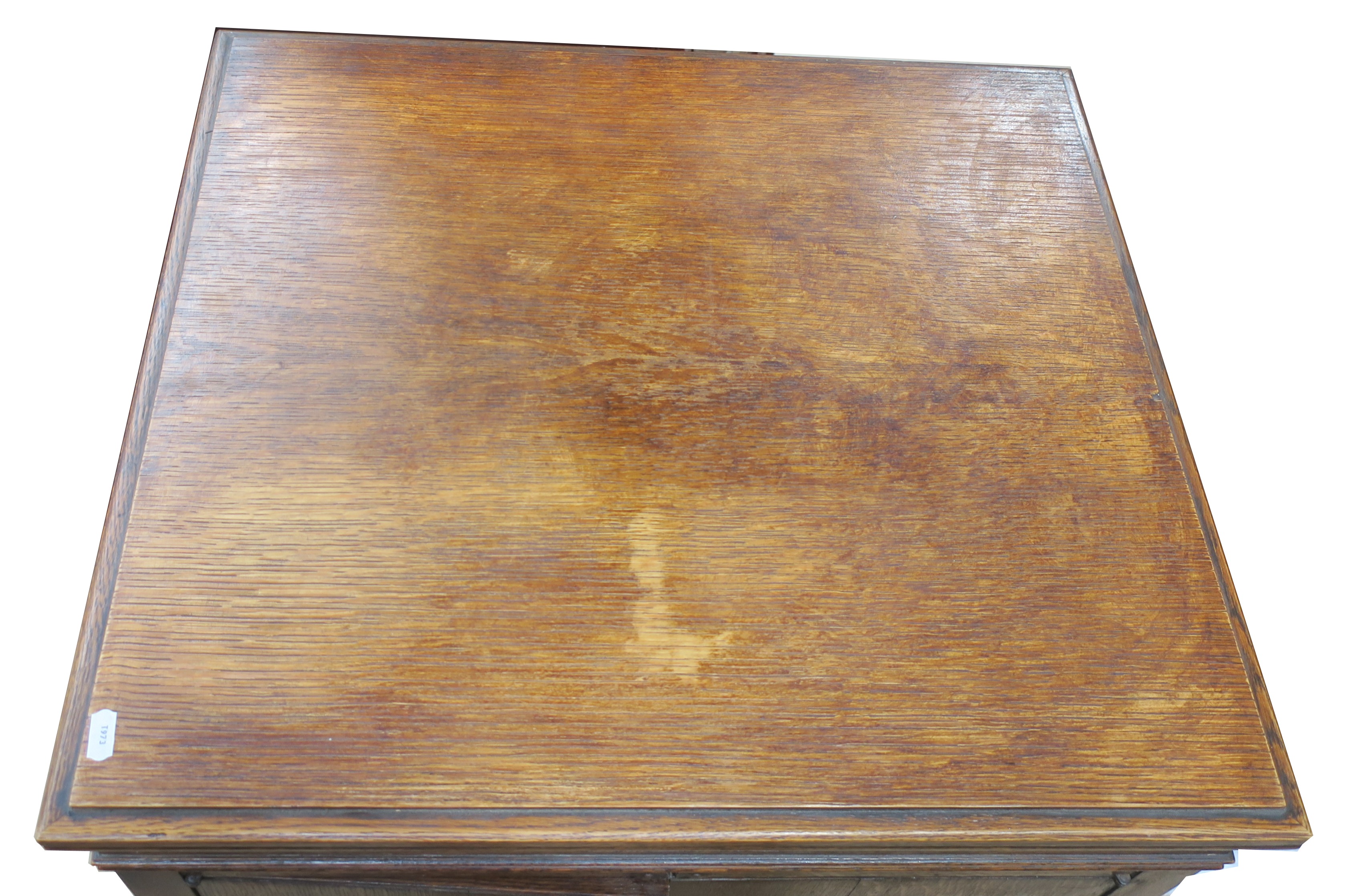A cabinet gramophone, HMV Model 193, No. 1930000102, in oak case with lid key, with oil-bath - Image 2 of 2