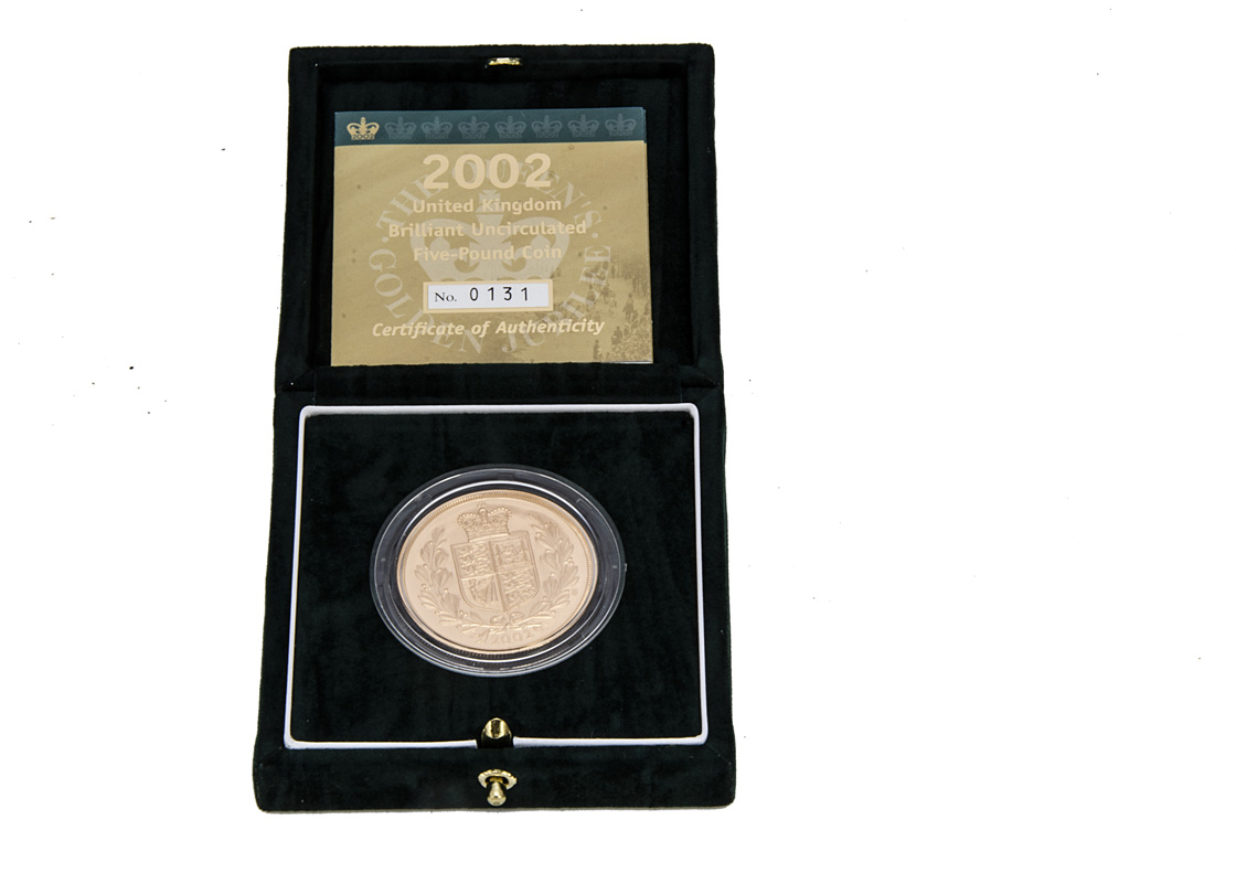 A modern Royal Mint UK 2002 Brilliant Uncirculated Gold £5 Coin, in fitted box with certificate