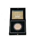 A modern Royal Mint UK 2002 Brilliant Uncirculated Gold £5 Coin, in fitted box with certificate