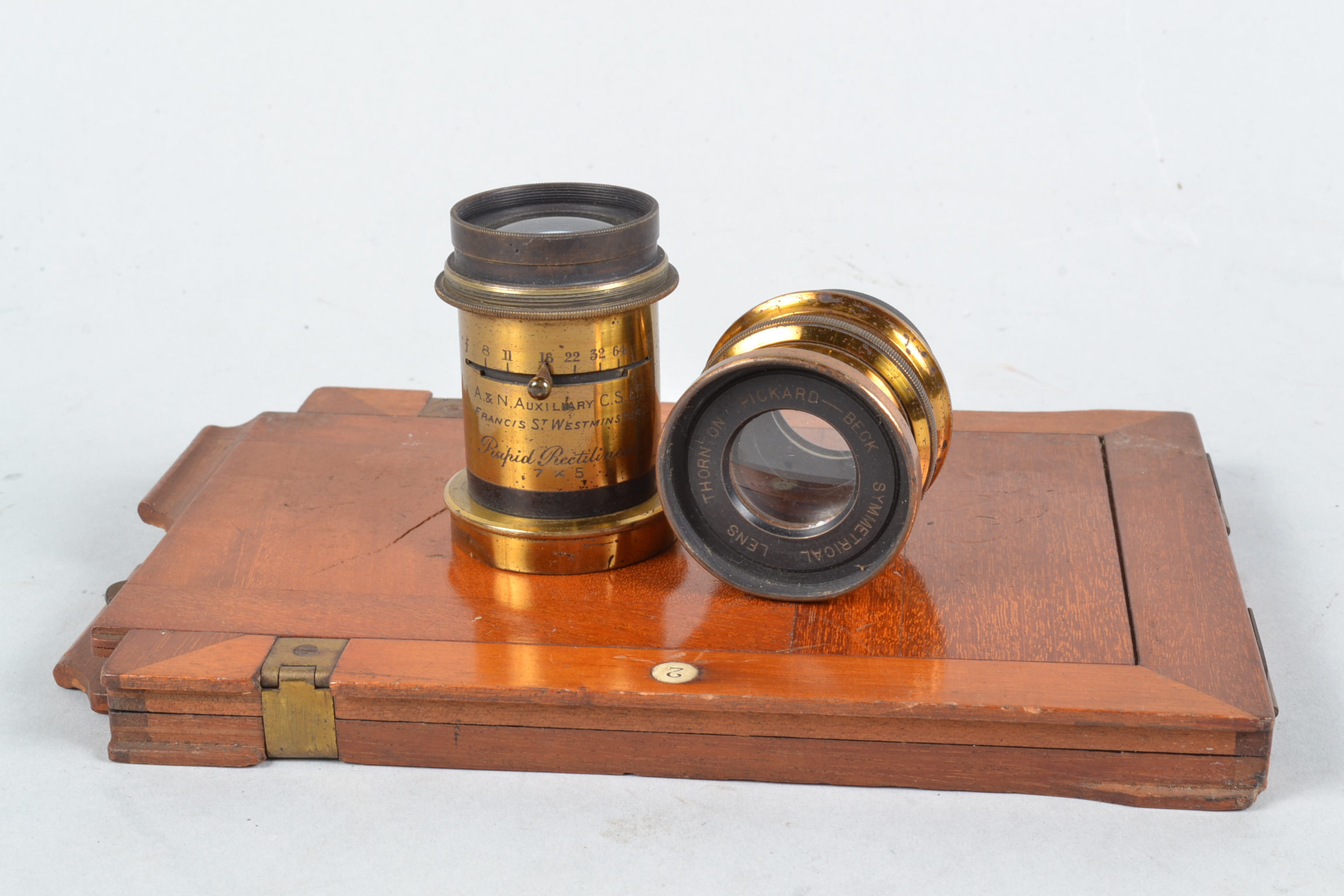 A Houghtons Empress Field Camera, 6½ x 4¾in, focusing screen broken, 'Empress' plate present, - Image 5 of 6