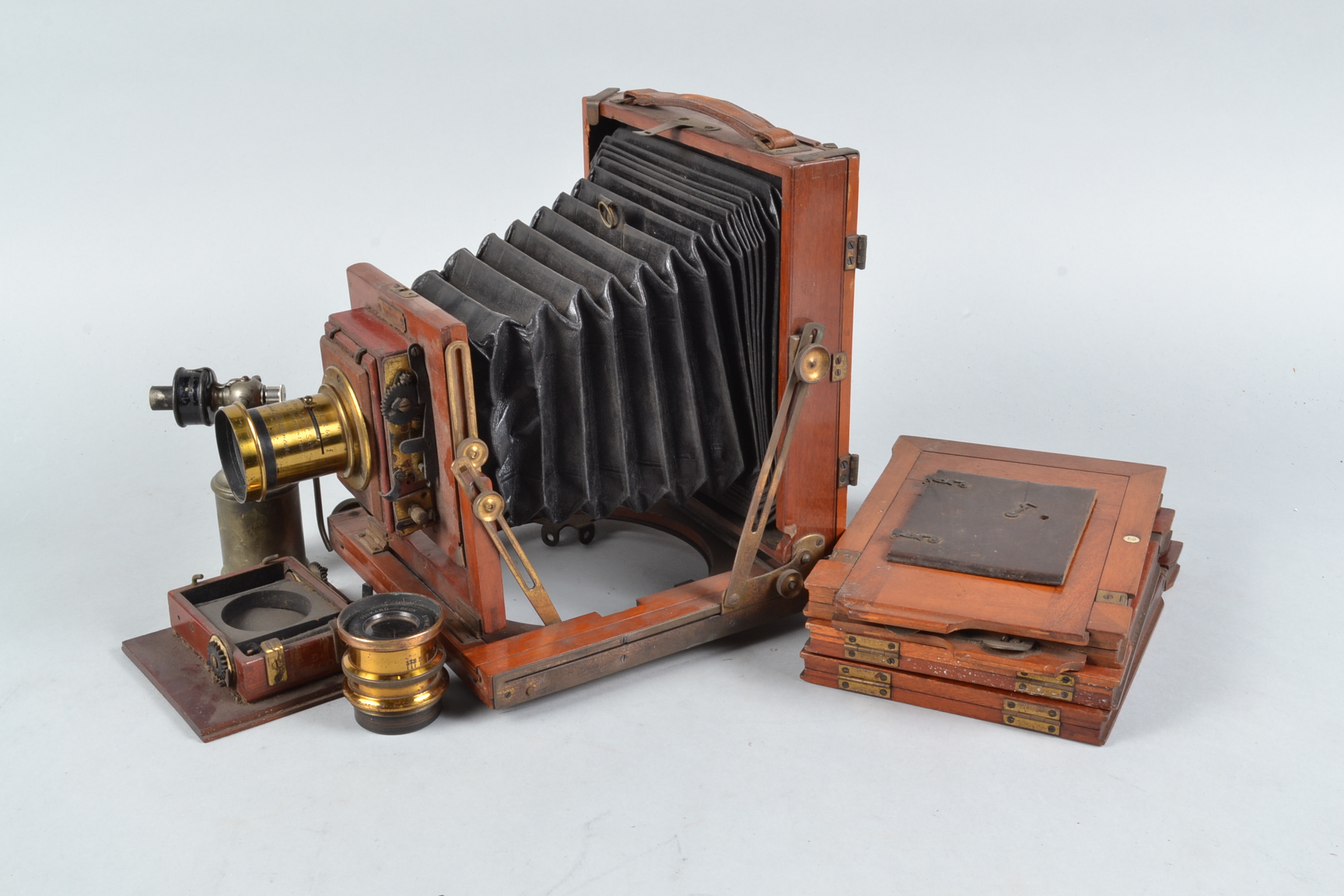 A Houghtons Empress Field Camera, 6½ x 4¾in, focusing screen broken, 'Empress' plate present,