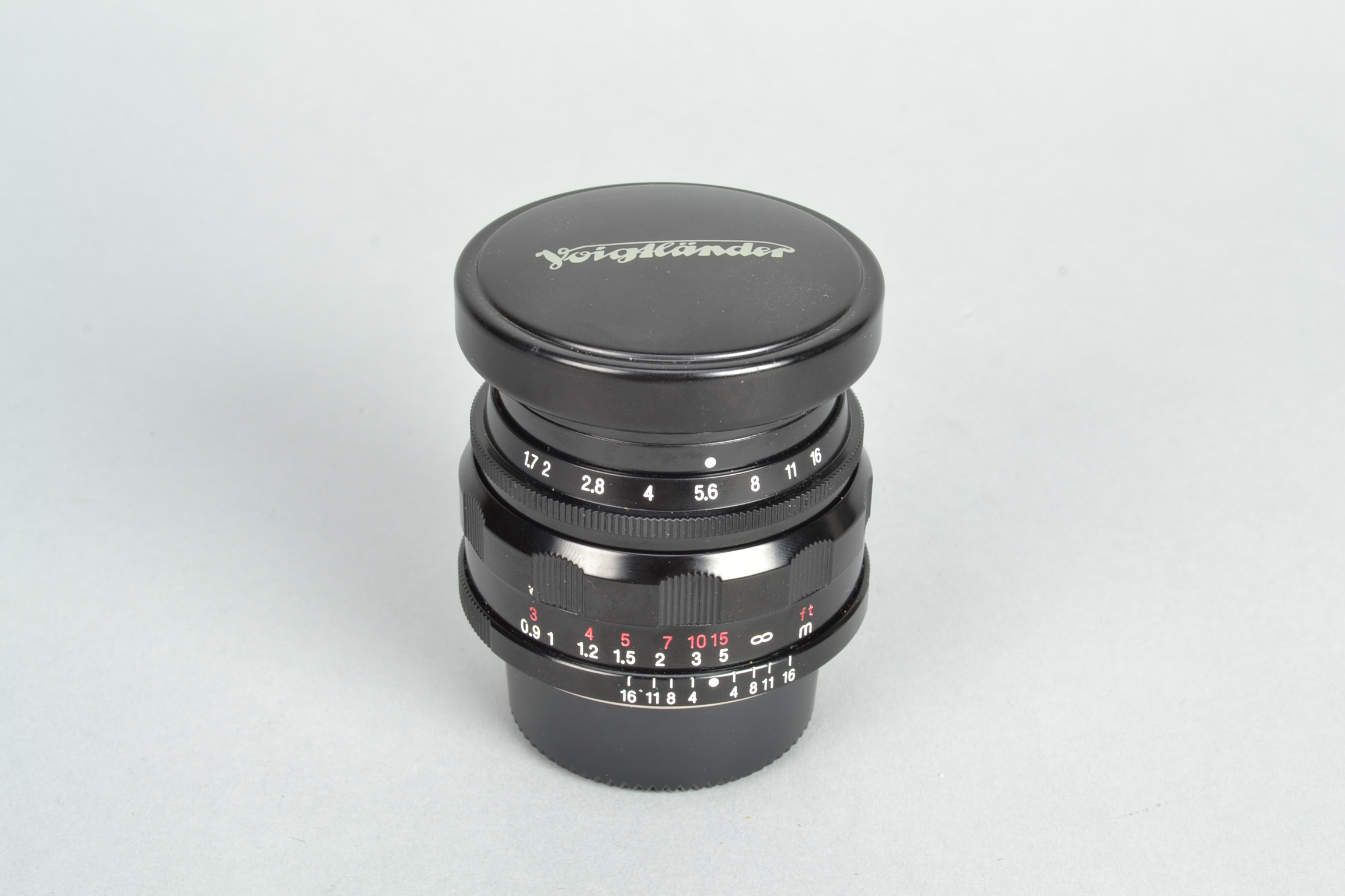 A Voigtländer Ultron Aspherical 35mm f/1.7 Lens, black, made in Japan, serial no 9 450 456, barrel - Image 4 of 4