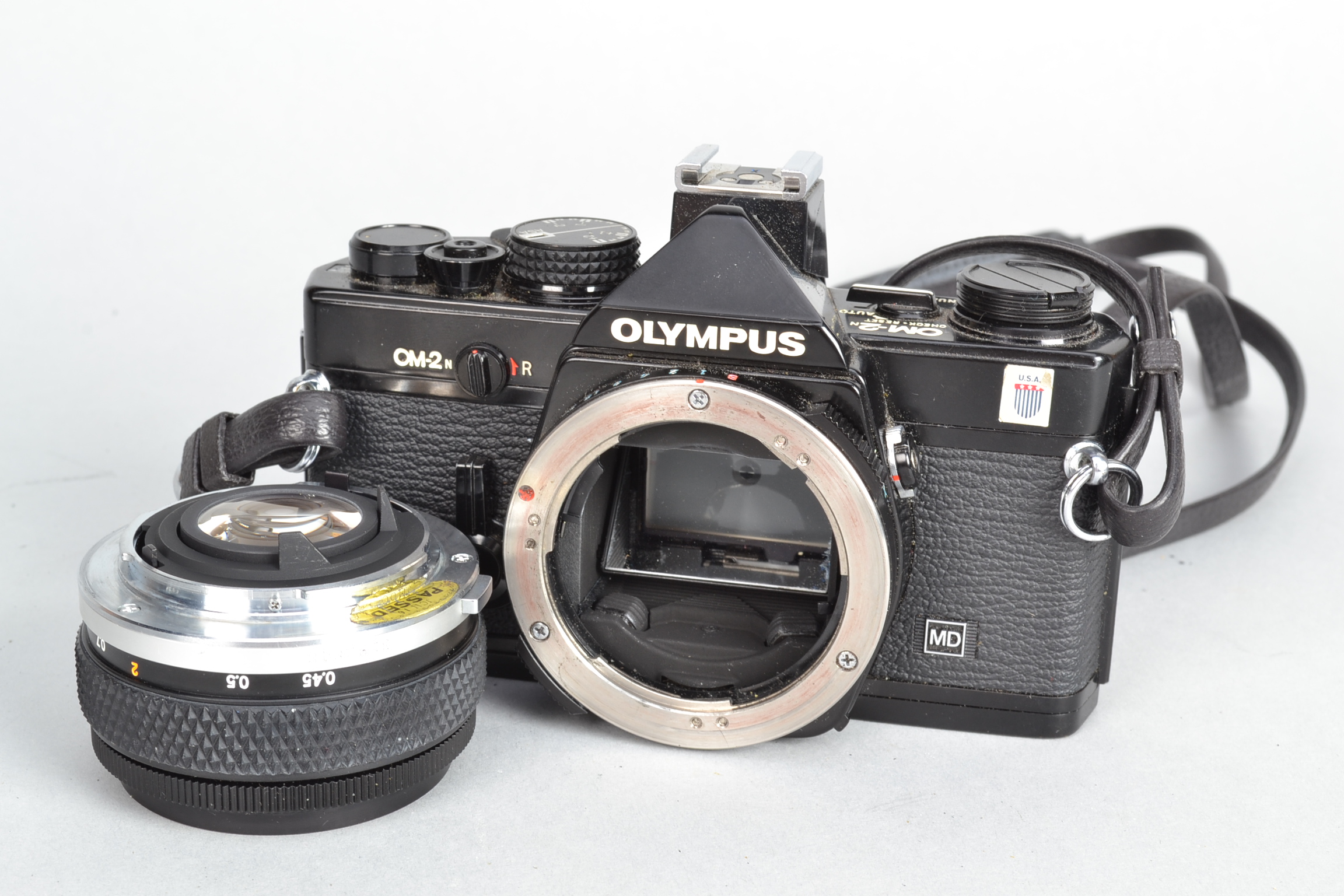 An Olympus OM2n Camera, black, serial no 1059132, body G, light scratches, light wear around strap - Image 2 of 8