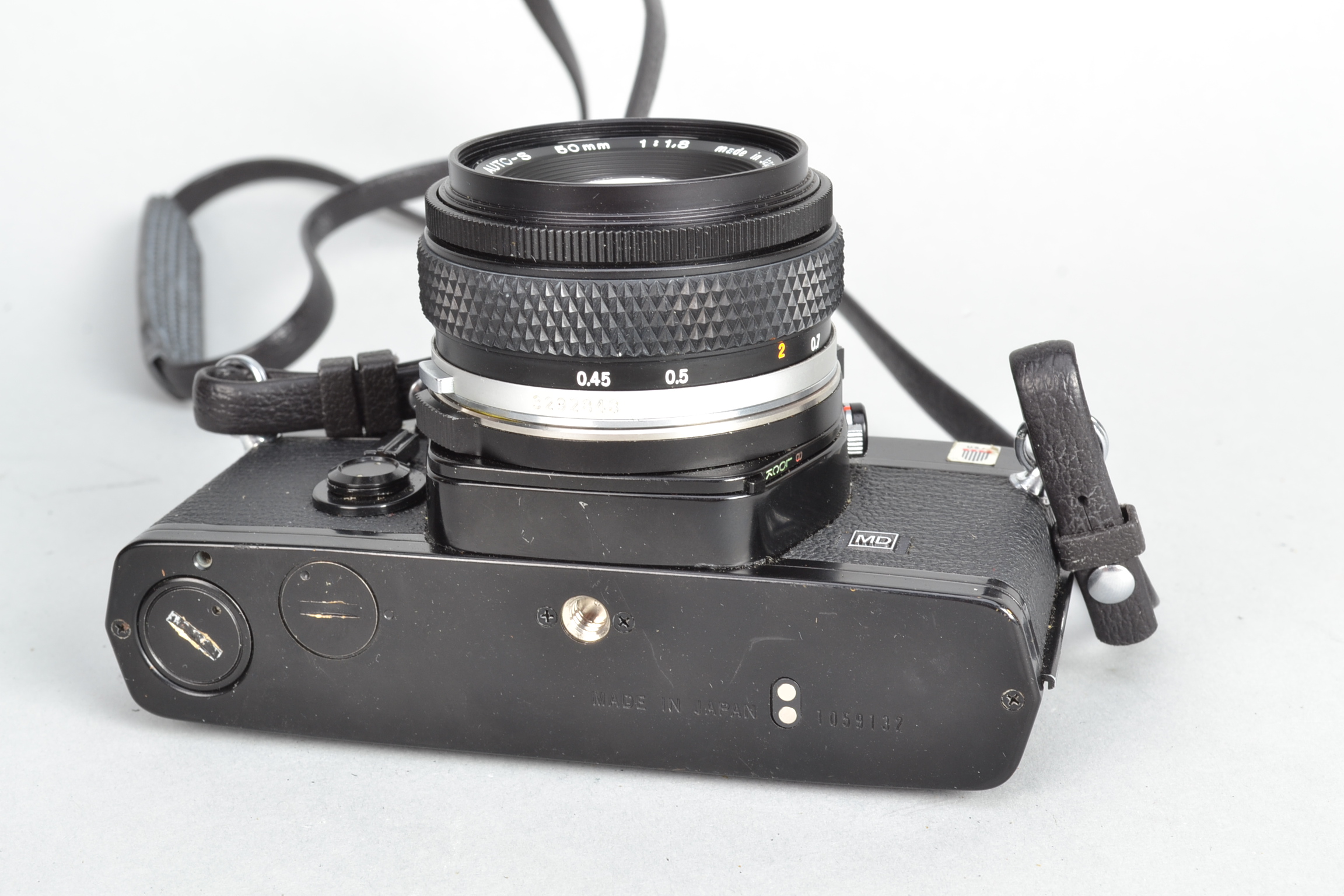 An Olympus OM2n Camera, black, serial no 1059132, body G, light scratches, light wear around strap - Image 4 of 8