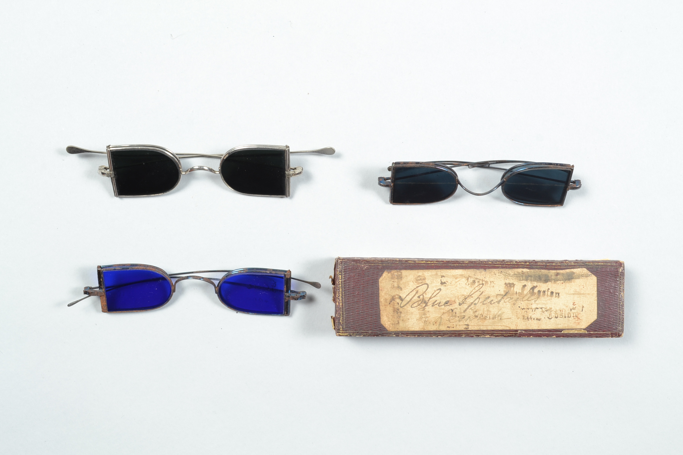 Mid-19th Century Protective Spectacles, D-shaped, with side visors, cylinder bridges - blued