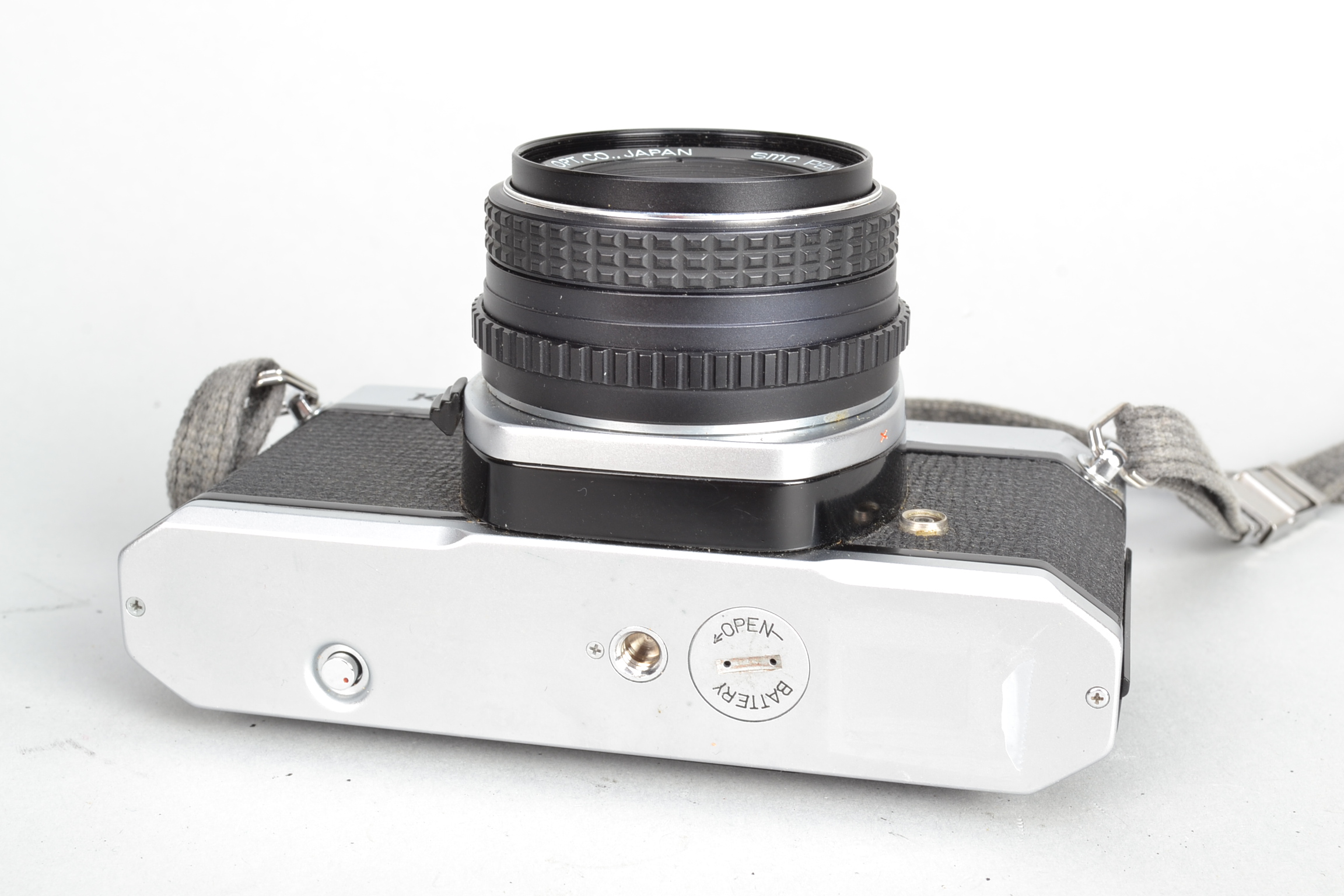 An Asahi Pentax K1000 Camera, serial no 7560381, shutter working, meter responsive, body G, light - Image 4 of 7
