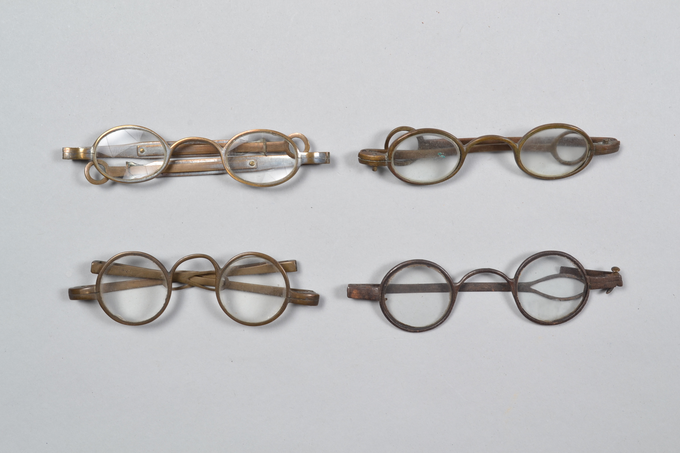 Late 18th and early 19th Century Metal Spectacles, circular lenses - iron, with ovoid ribbon