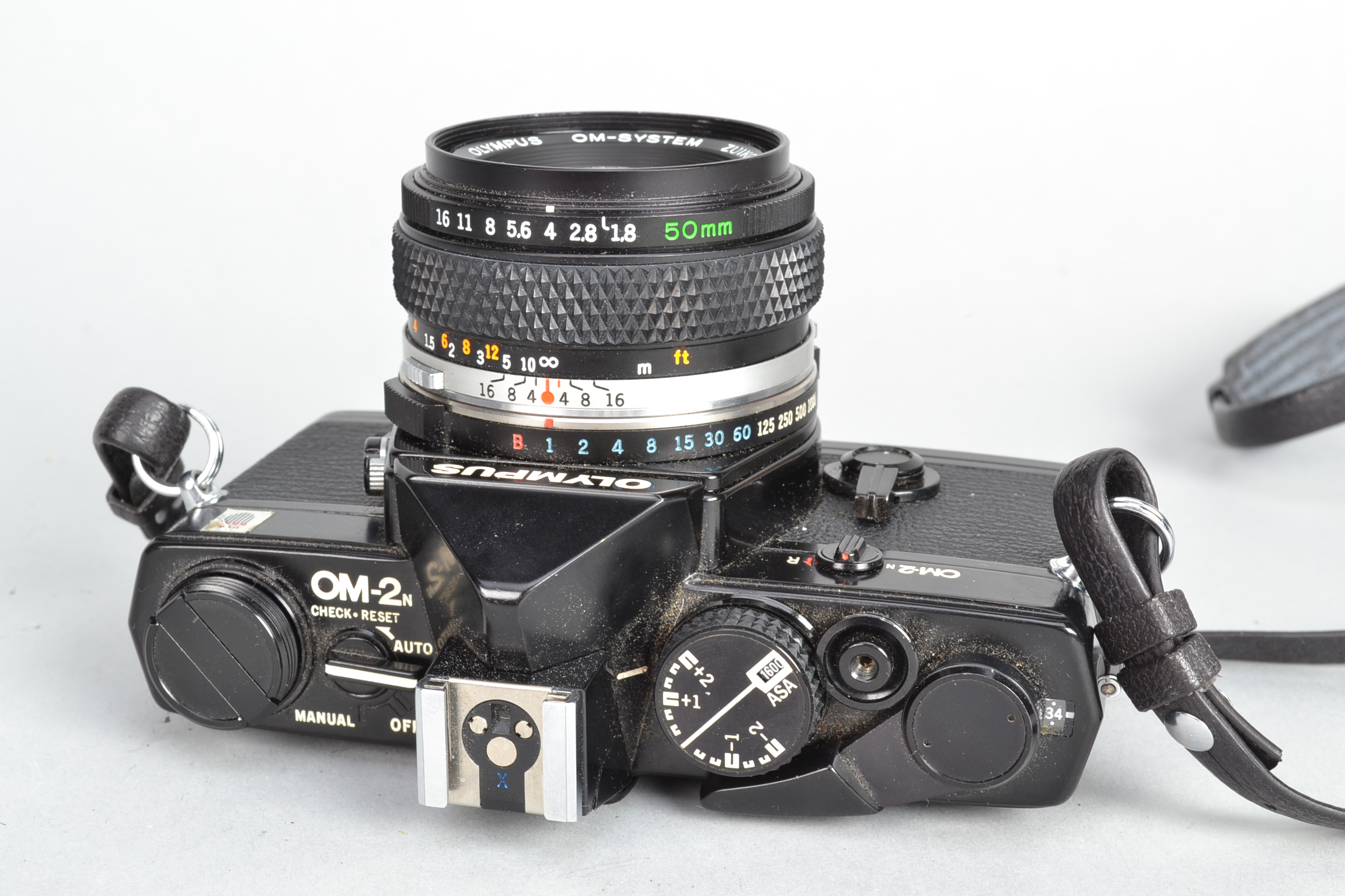 An Olympus OM2n Camera, black, serial no 1059132, body G, light scratches, light wear around strap - Image 3 of 8