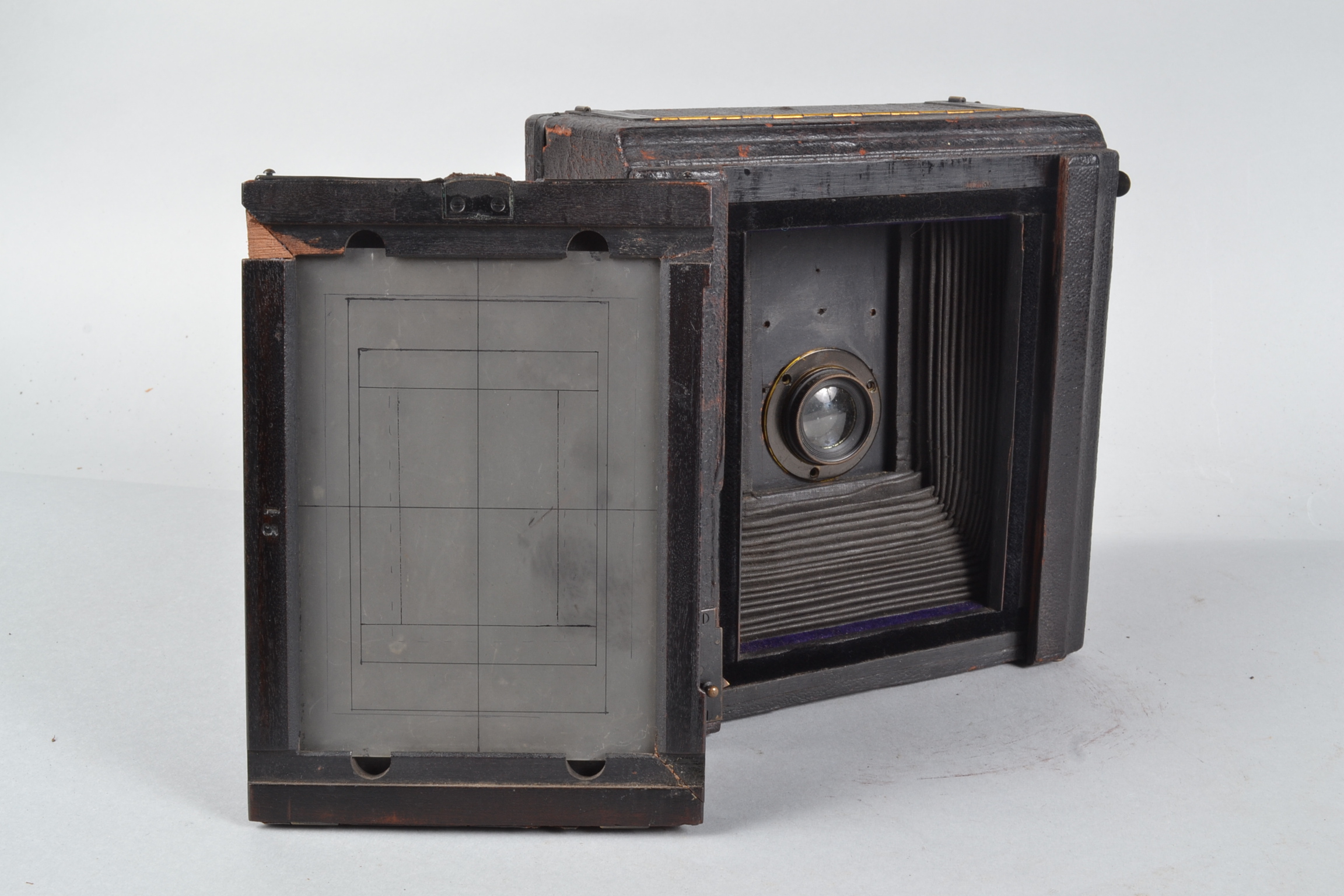 A Sanderson De Luxe Hand and Stand Camera, 6½ x 4¾in, made by Houghtons Ltd, serial no 20035, - Image 5 of 5