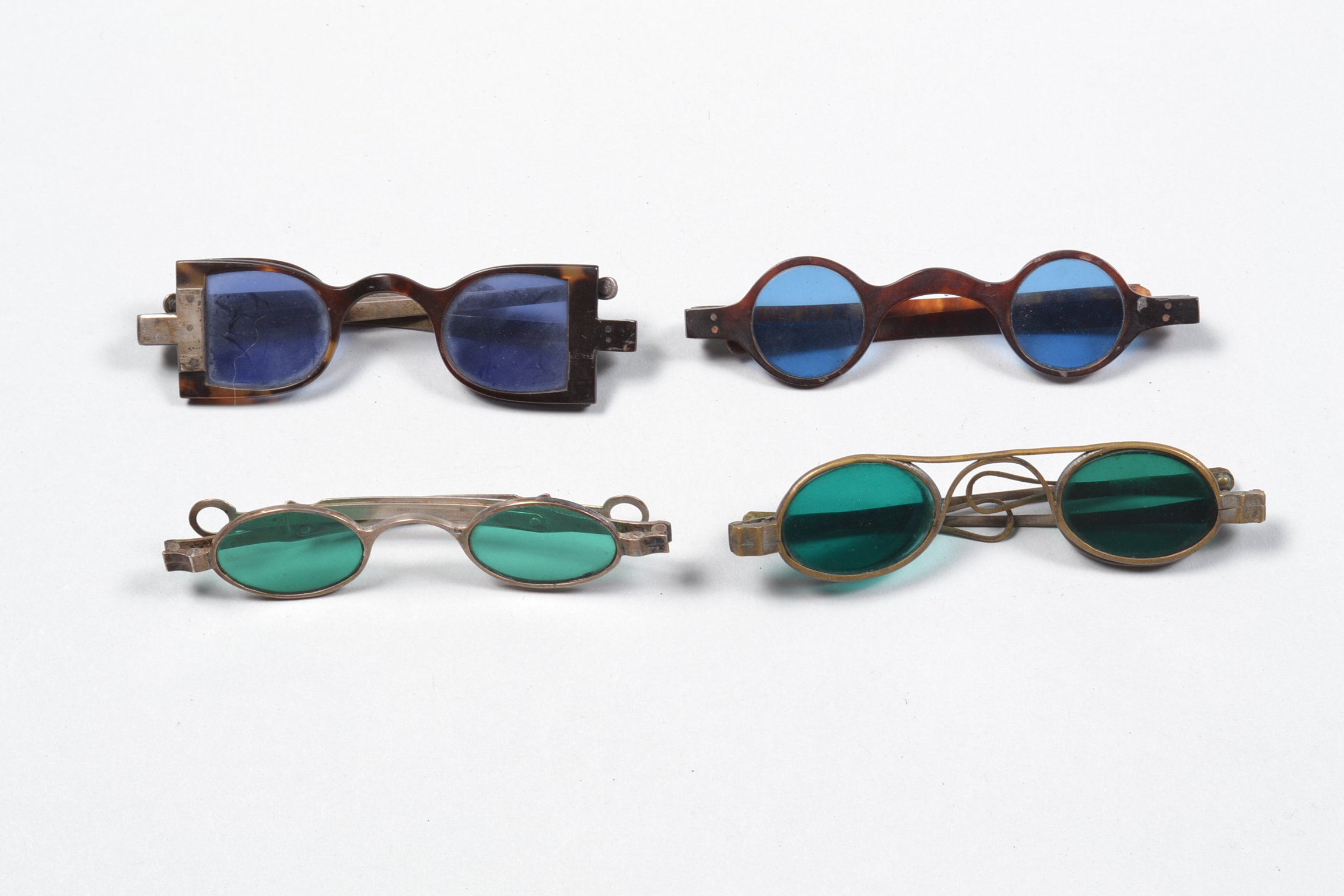 Early 19th Century Protective Spectacles, silver, oval lenses, green glass, sliding sides (1),