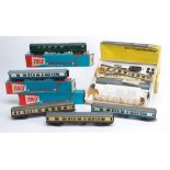 Trix H0/00 Gauge plastic-bodied coaches, BR SR (4, one boxed), BR WR (5, one boxed), BR maroon (2,