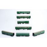 Hornby-Dublo 00 Gauge BR SR green Coaches, Super Detail 4054 Corridor Coaches (2, both with minor