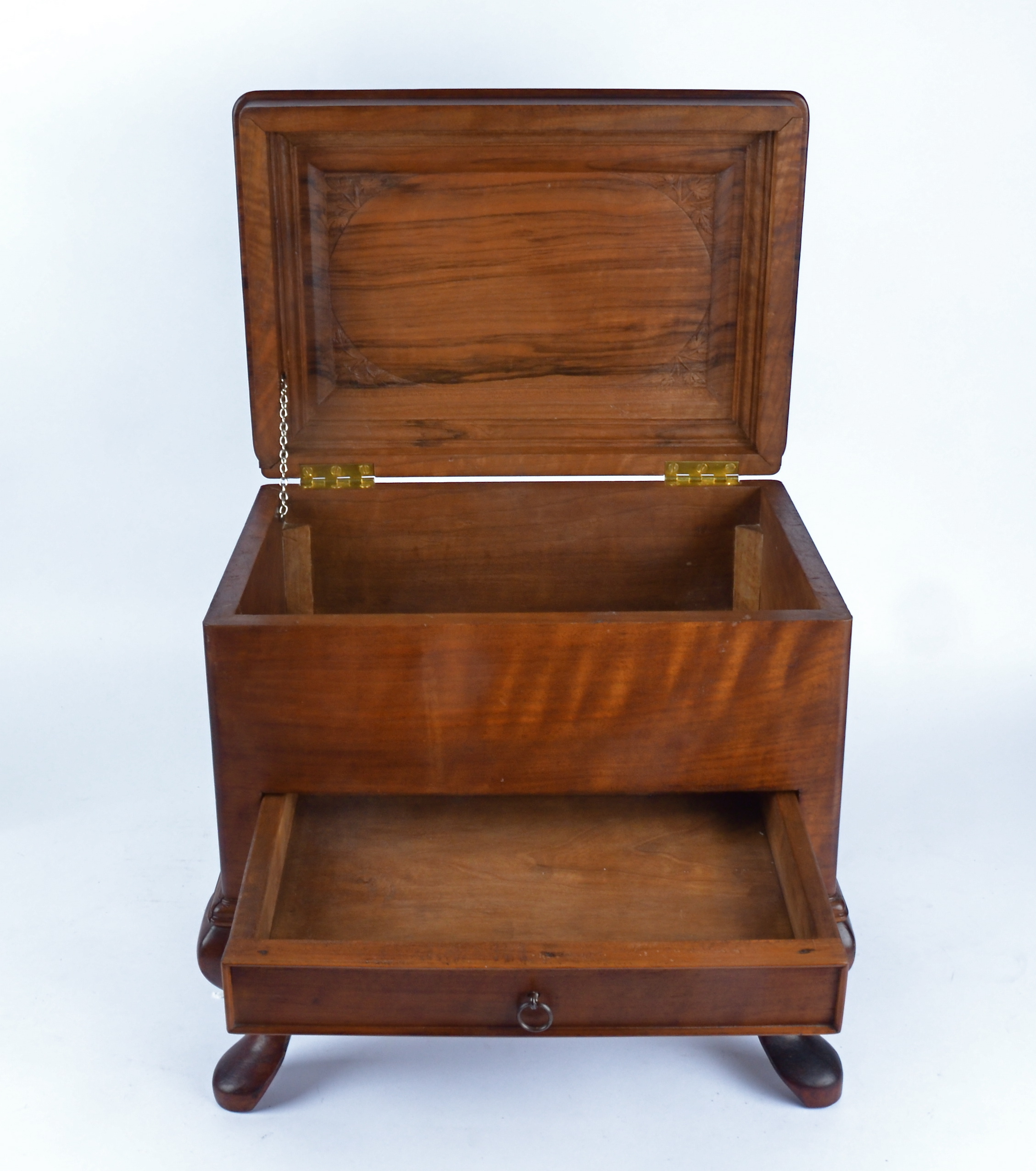 A hardwood box raised on four feet, opening to reveal one large compartment, the top with four - Image 2 of 4