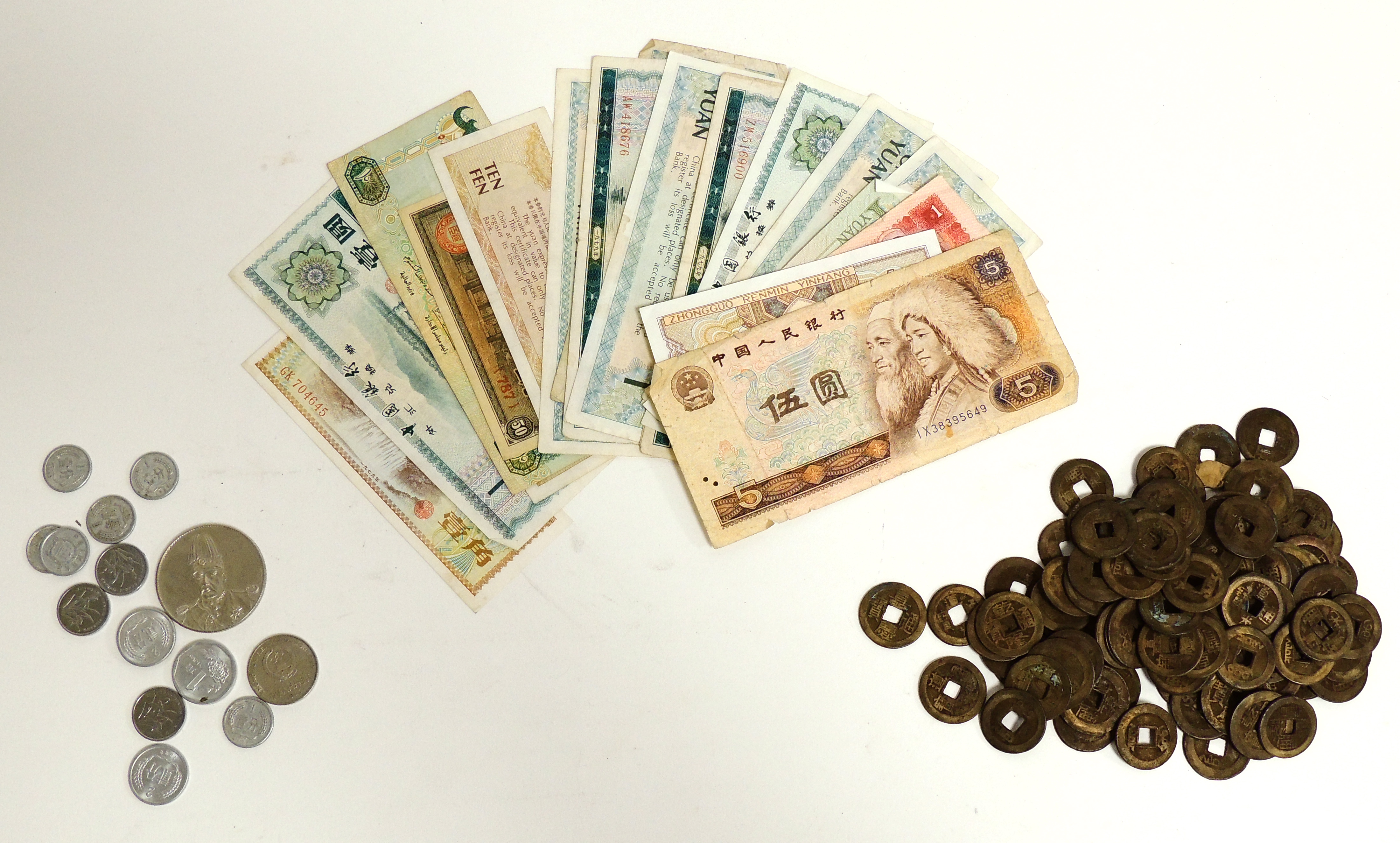 A quantity of Chinese coins, banknotes and tokens (quantity)