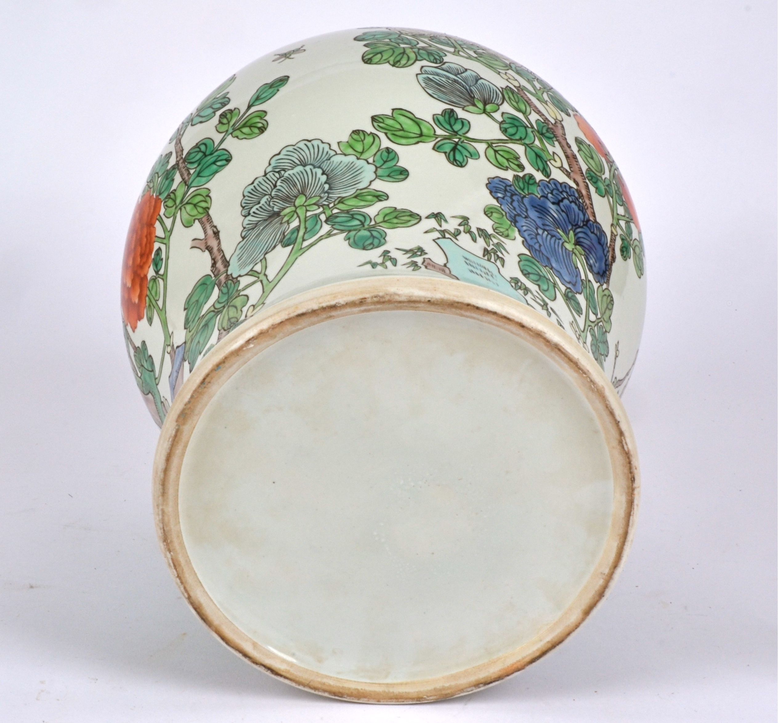 A Chinese 20th Century baluster vase and cover with overglaze wucai enamel of birds perching on - Image 4 of 4