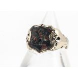 A Victorian gentleman's bloodstone seal signet ring, with lion rampant within shield shape setting