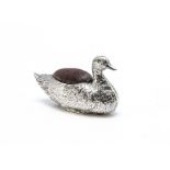 An Edwardian silver pin cushion, in the form of a duck, 5.5cm, good condition