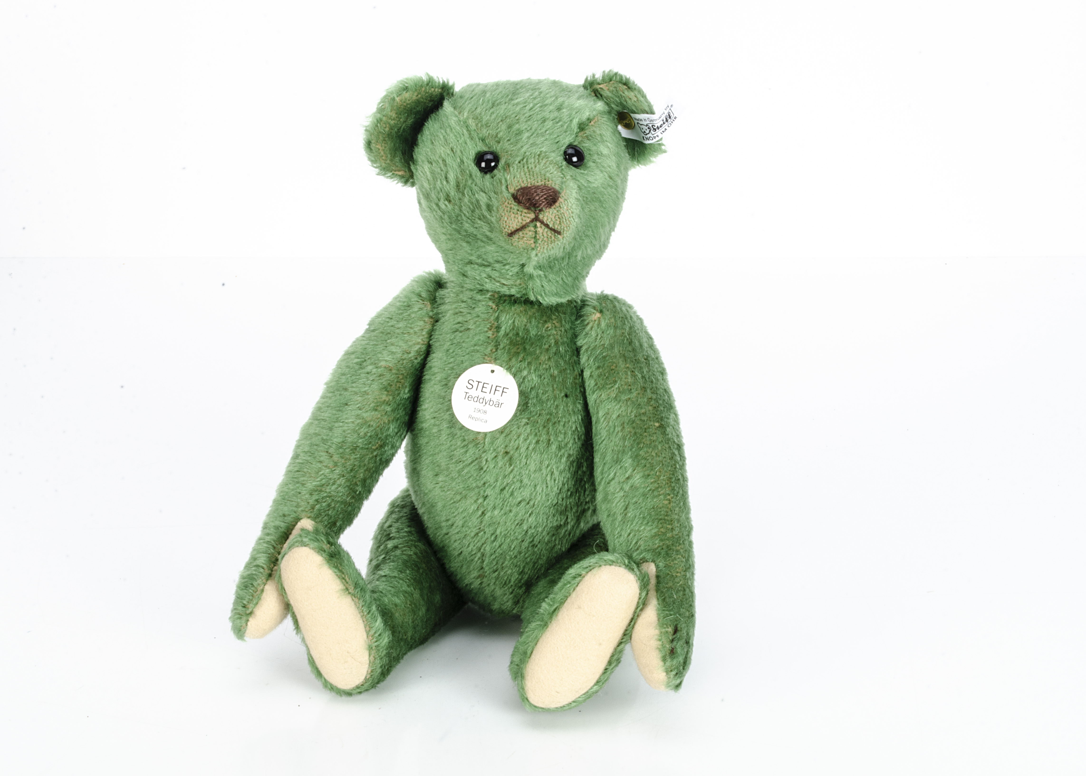 A Steiff limited edition green Teddy Bear 1908, 193 of 3000, in original box with certificate, 2005