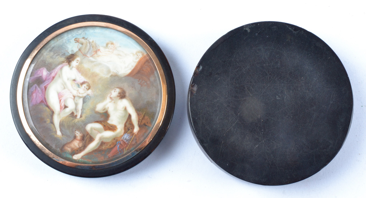 A Georgian tortoiseshell snuff box or powder box with allegorical scene, with a depiction of - Image 4 of 4