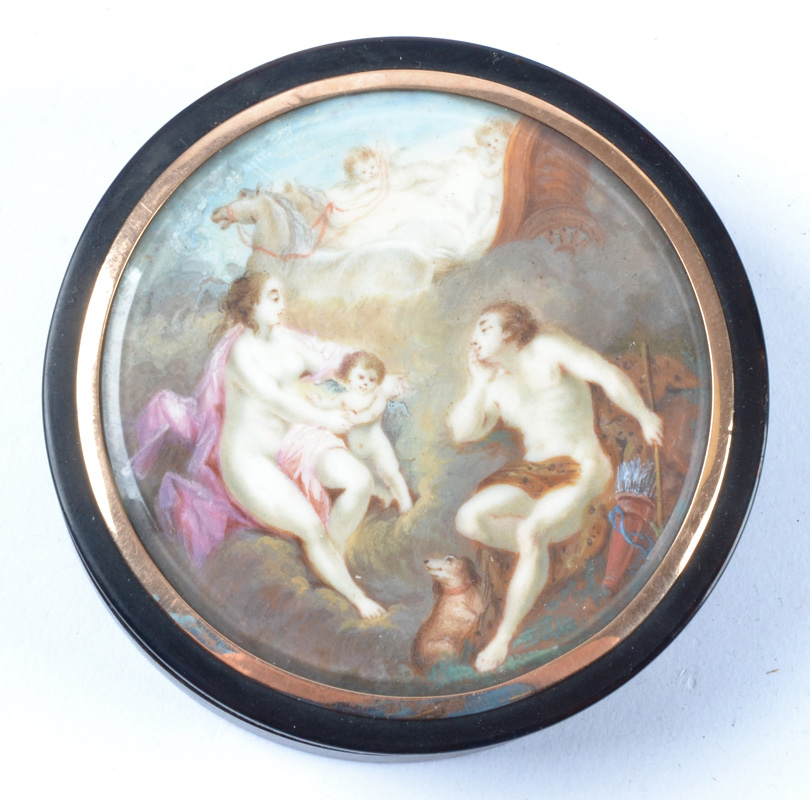 A Georgian tortoiseshell snuff box or powder box with allegorical scene, with a depiction of - Image 2 of 4