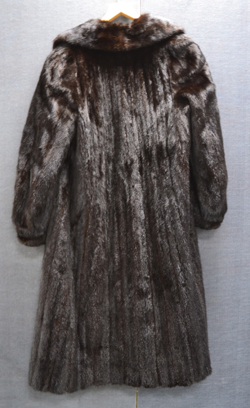 A lady's vintage mink three quarter length fur coat made exclusively for Harrods by Grosvenor of - Image 2 of 6