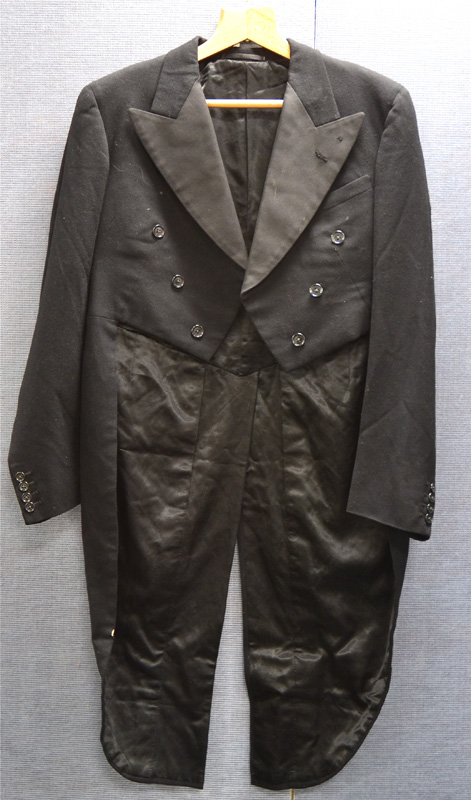 A gentleman's grey cotton tailcoat, with cream lining and matching waistcoat and trousers, a black - Image 5 of 6