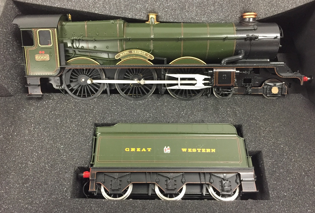 An 0 Gauge Finescale GWR 'King' class 4-6-0 Locomotive and Tender by Sancheng for Tower Models, in - Image 2 of 2