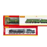 Hornby 00 Gauge original and rebuilt Merchant Navy Class Locomotives and Tenders, R3435 SR green