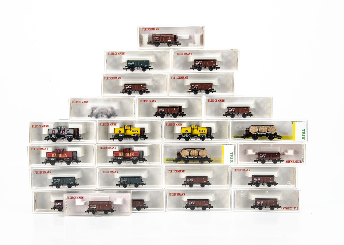 Continental N Gauge Open Trucks and Tank Wagons, a cased collection including Trix 15004 (2) and