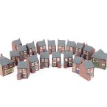 Hornby 00 Gauge Scaledale Terrace Houses, 17 Terrace Houses and two corner Houses, VG (19)