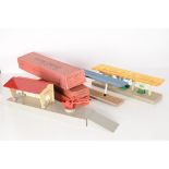 French Hornby 0 Gauge Démontables wooden and plastic Island and Goods Platforms, in original