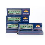 Bachmann 00 Gauge 39-228 BR SR green Mk 1 Brake Corridor Composite Coaches, six Coaches , in