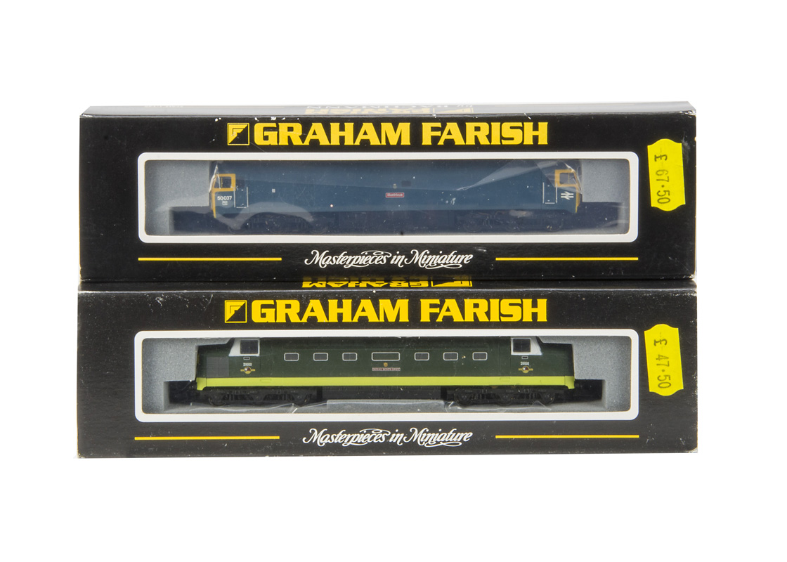 Graham Farish N Gauge Diesel Locomotives, two cased examples both with card sleeves, 371-253 Class